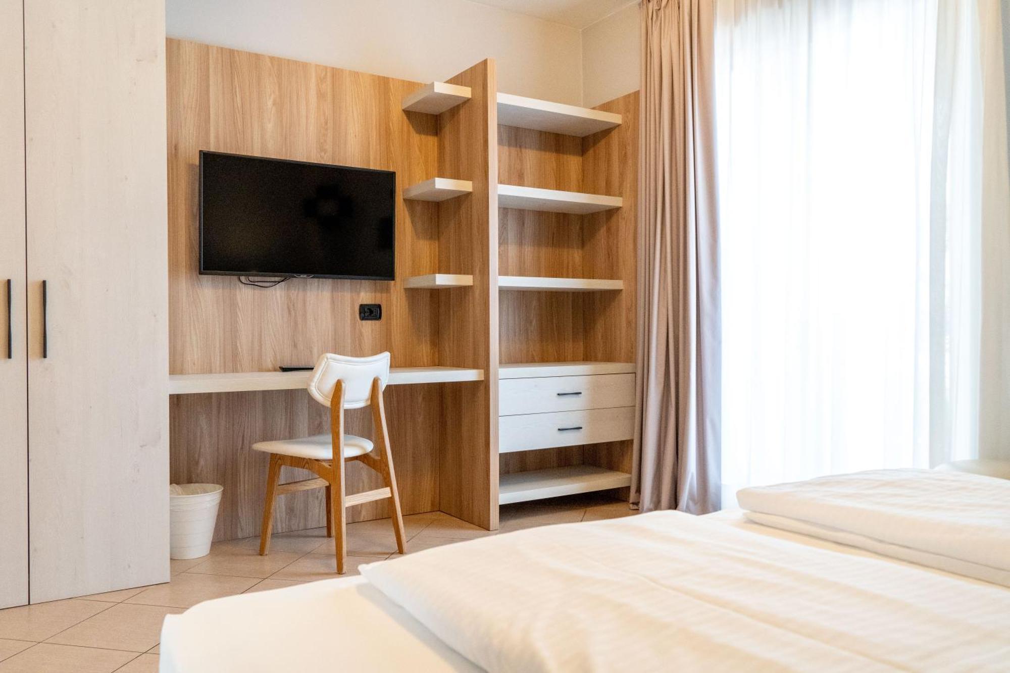 Hatelier Garda Home By Enjoy Garda Hotel Peschiera del Garda Exterior foto