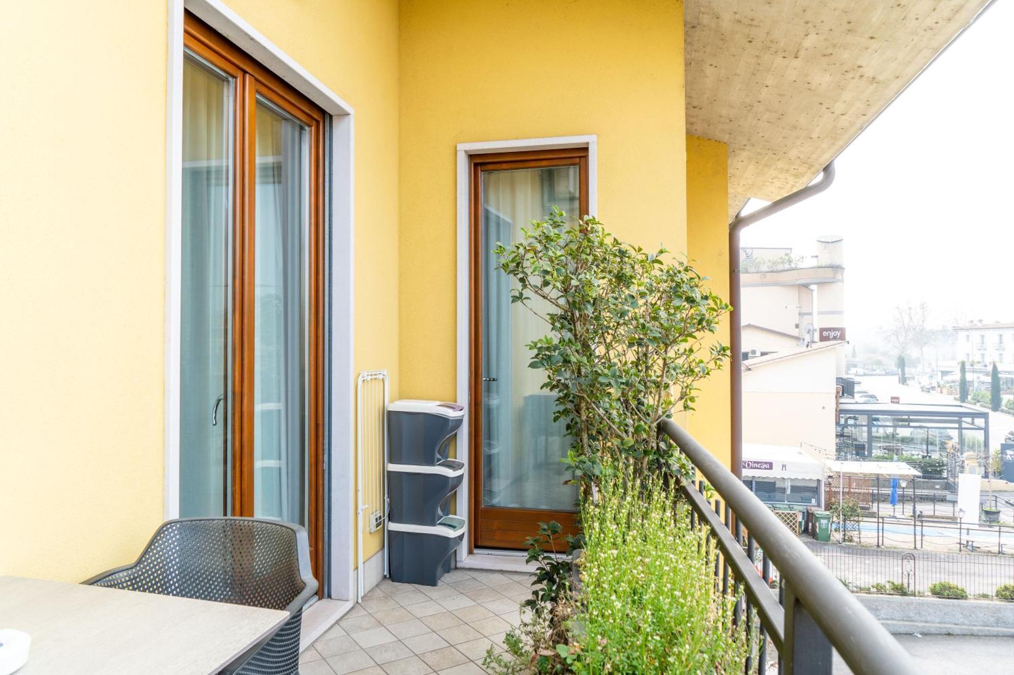 Hatelier Garda Home By Enjoy Garda Hotel Peschiera del Garda Exterior foto